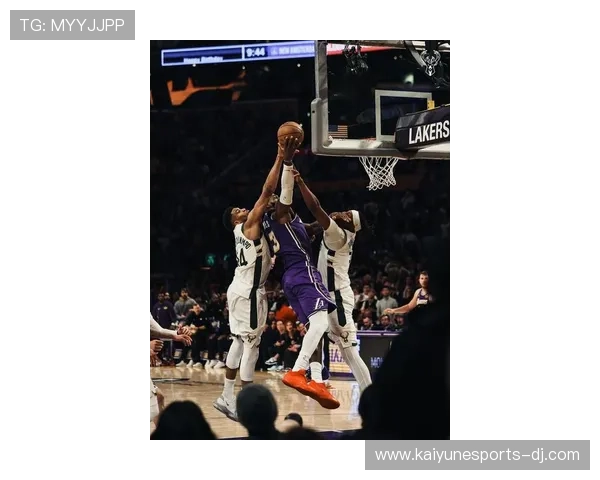 字母哥封盖反击破局,雄鹿控制胜势